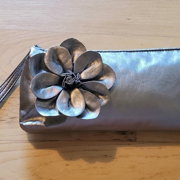 SEPHORA Metallic Gray Flower Appliqué Makeup Cosmetic Bag Pouch Wristlet - Picture 3 of 11